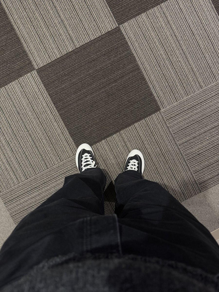 VILLAGE PMのスニーカー買った