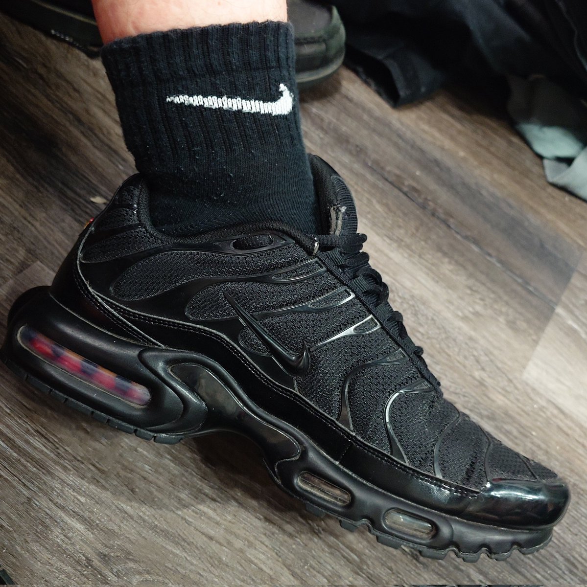 CurwenSimon's tweet photo. #kotd #tripleblack #nike #tn with #blacknikesocks
It's rare you'll see me in triple black. https://t.co/FJHtUCL2dc
