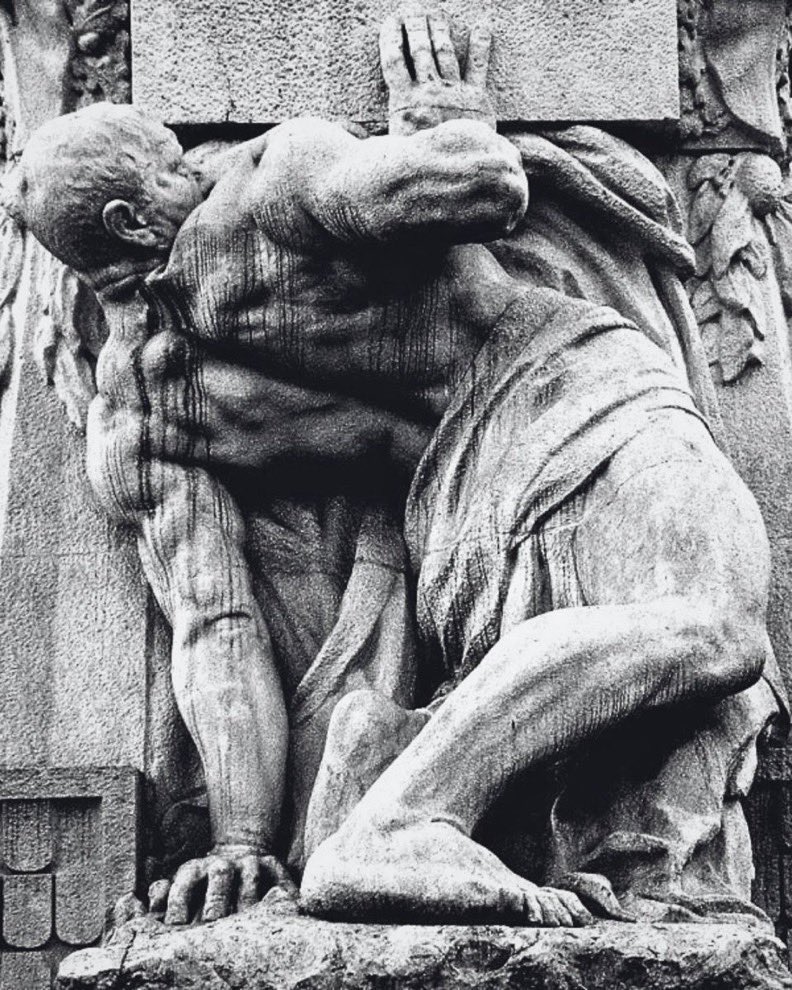 Fortis cadere, cēdere nōn potest 

“Cesur olan düşebilir fakat teslim olamaz.”