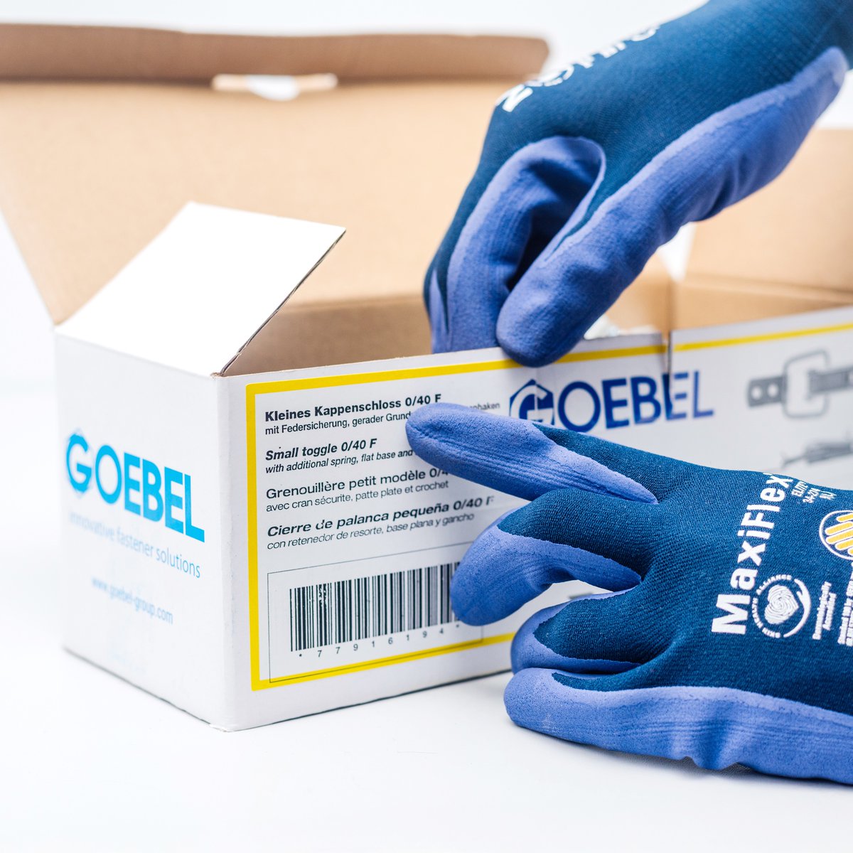 GmbhGoebel's tweet image. GOEBEL offers a wide range of #latches for various applications in aluminium, steel and stainless steel. A common application for GOEBEL #toggles is the #insulation industry. The Small toggle 0/40 F is equipped with a additional spring, flat base and hook.

#GoGOEBEL #insulation