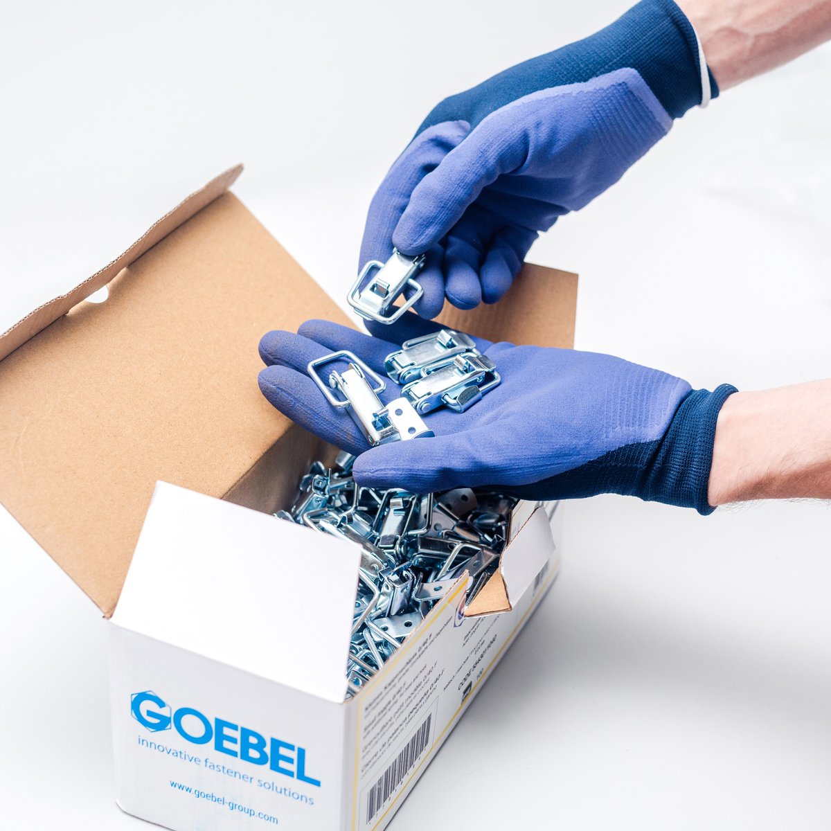 GmbhGoebel's tweet image. GOEBEL offers a wide range of #latches for various applications in aluminium, steel and stainless steel. A common application for GOEBEL #toggles is the #insulation industry. The Small toggle 0/40 F is equipped with a additional spring, flat base and hook.

#GoGOEBEL #insulation