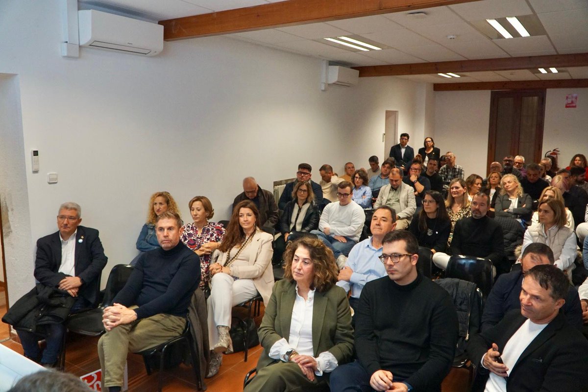 🌹 Reunió de la Comissió Executiva del <a href="/PSCBaix/">PSCBaix / ❤️</a> per valorar l'actual any polític i per desitjar-nos un feliç 2026. 

➡️ Des de la nostra federació seguirem treballant per un #BaixLlobregat pròsper, cohesionat i amb oportunitats per a tothom.