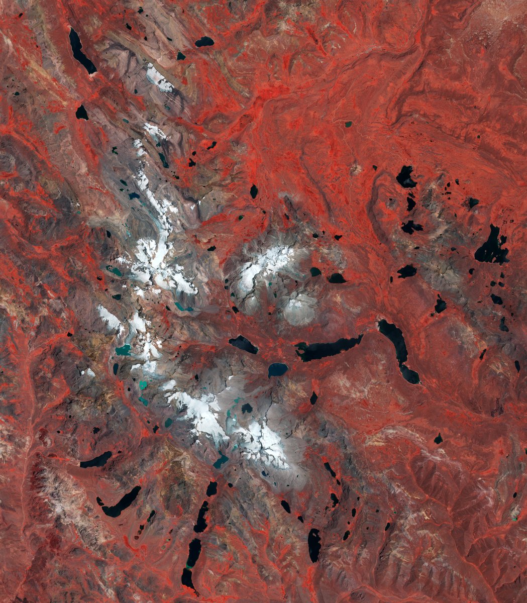 ESA_EO's tweet photo. Pariacaca Mountain Range🇵🇪 in false colour.

Also known as the Huarochirí range, this rugged stretch of Peru’s central Andes is built from sharp peaks rising above 5000 m, the highest -Pariacaca- stands more than 5700 m above sea level.

📸@CopernicusEU https://t.co/MFfMrJytKo