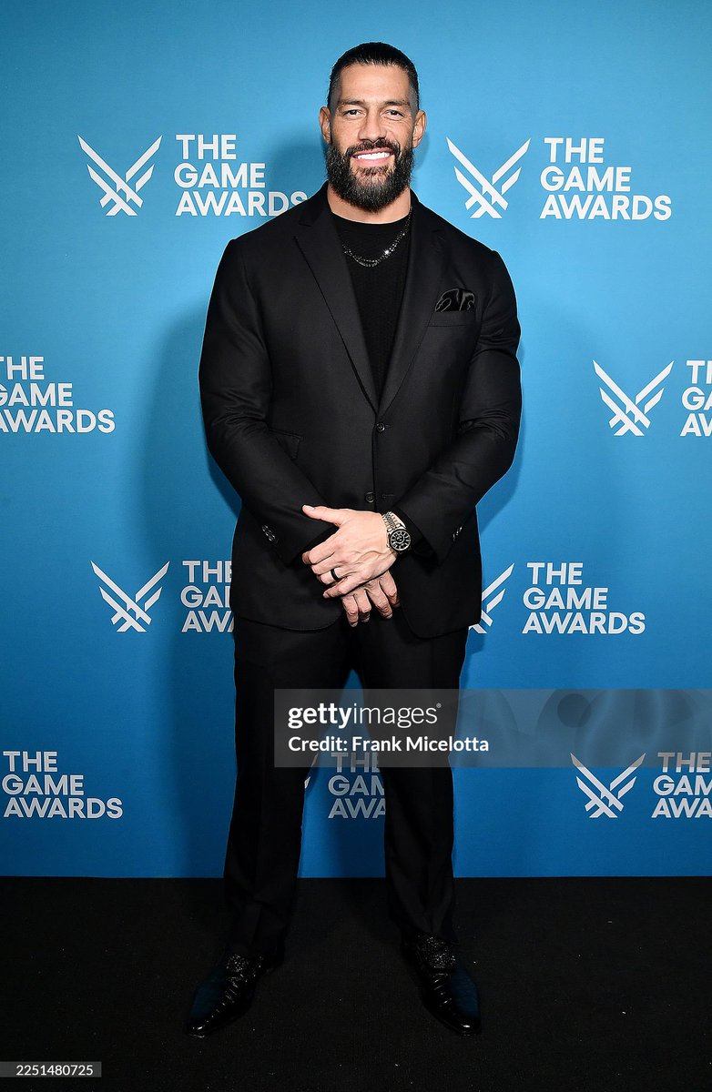 Drop dead gorgeous 😍 
Roman Reigns last night at The Game Awards!
📸 by gettyimages 

#RomanReigns #TheGameAwards #StreetFighter #Akuma #GettyImages
