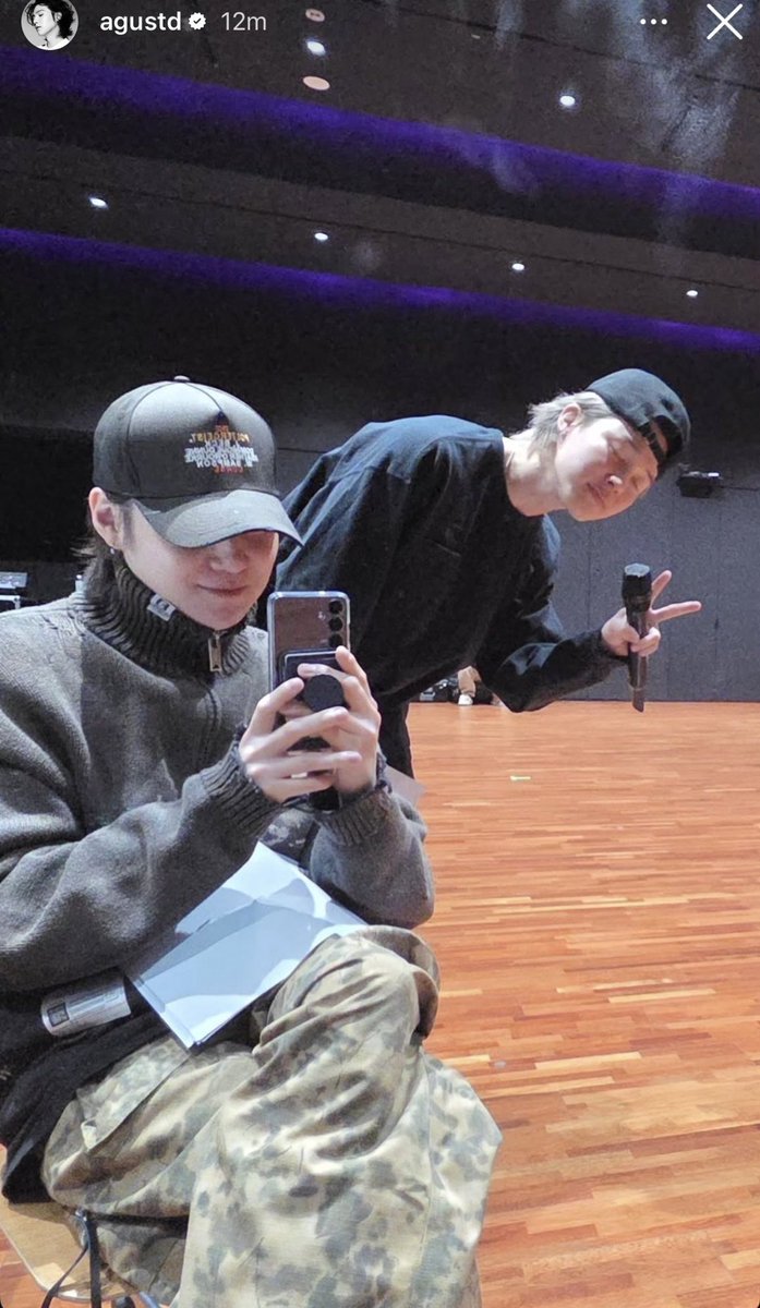 Tae4kookieBts's tweet image. WHAT AN AMAZING DAY TO BE ALIVE 😭 WE GOT OT7 UPDATE AND YOONGI UPDATE AT THE SAME TIME CAN'T BE MORE HAPPY THAN I ALREADY AM 😭💜 MY BABIES 🥺❤️

BTS IS COMING 
THANK YOU NAMJOON 
THANK YOU YOONGI