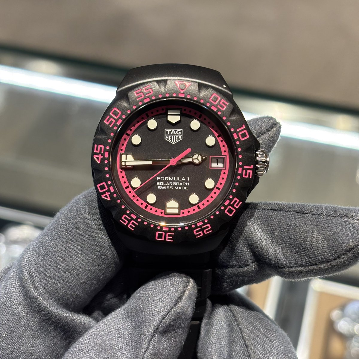 Threecbp's tweet image. 【TAG HEUER】
フォーミュラ1 ソーラーグラフ　38mm
リミテッドエディション

高性能のエンジニアリングに目を引くピンクのアクセントを添えたデザイン✨

スポーツ、スタイル、ソーラーパワーのパフォーマンスを融合した、一瞬一瞬を謳歌する人のためのウォッチです😎💖
