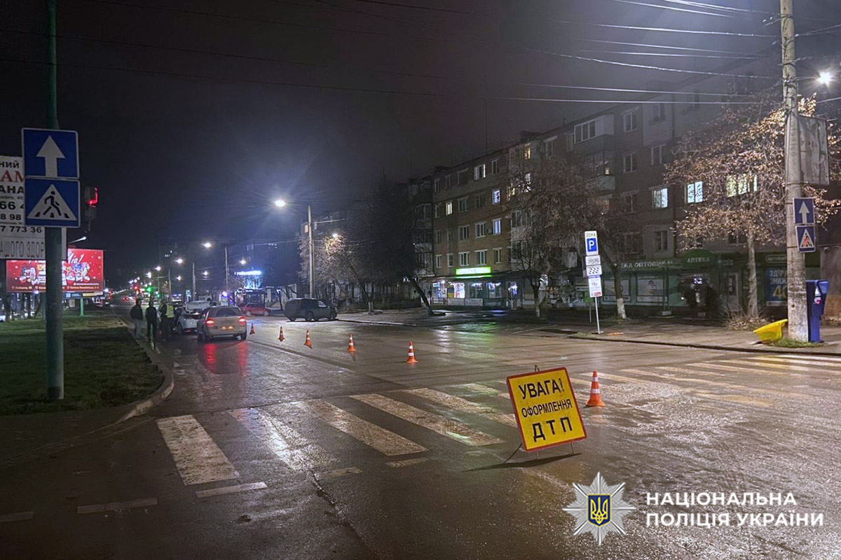 У Кам’янці-Подільському поліцейські з’ясовують обставини ДТП, у якій травмувався 19-річний пішохід
hm.npu.gov.ua/news/u-kamiant…
#поліціяХмельниччини #ДТП