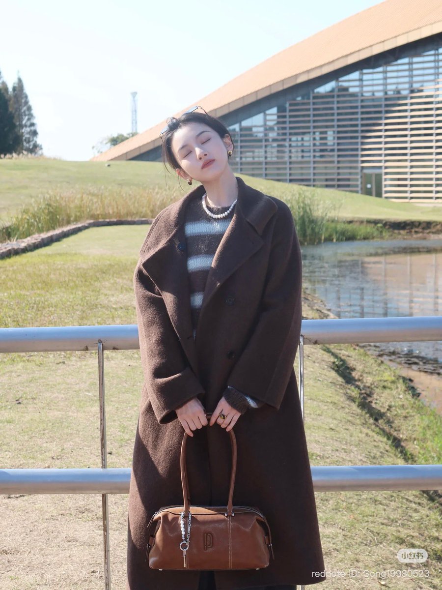 12.12.25 | Zu’er xhs update

แสงแดดตกกระทบบนใบหน้าของฉัน 🌻˚‘· 𝐃𝐞𝐜.𝟏𝟐𝐭𝐡 𝐅𝐫𝐢 แสงอาทิตย์กำลังจะลับหายไปแล้ว ☀️ ฉันเลยกดชัตเตอร์เพื่อเก็บช่วงเวลานั้นเอาไว้

©️ 宋祖儿lareina
#ซ่งจู่เอ๋อร์ #SongZuer #宋祖儿