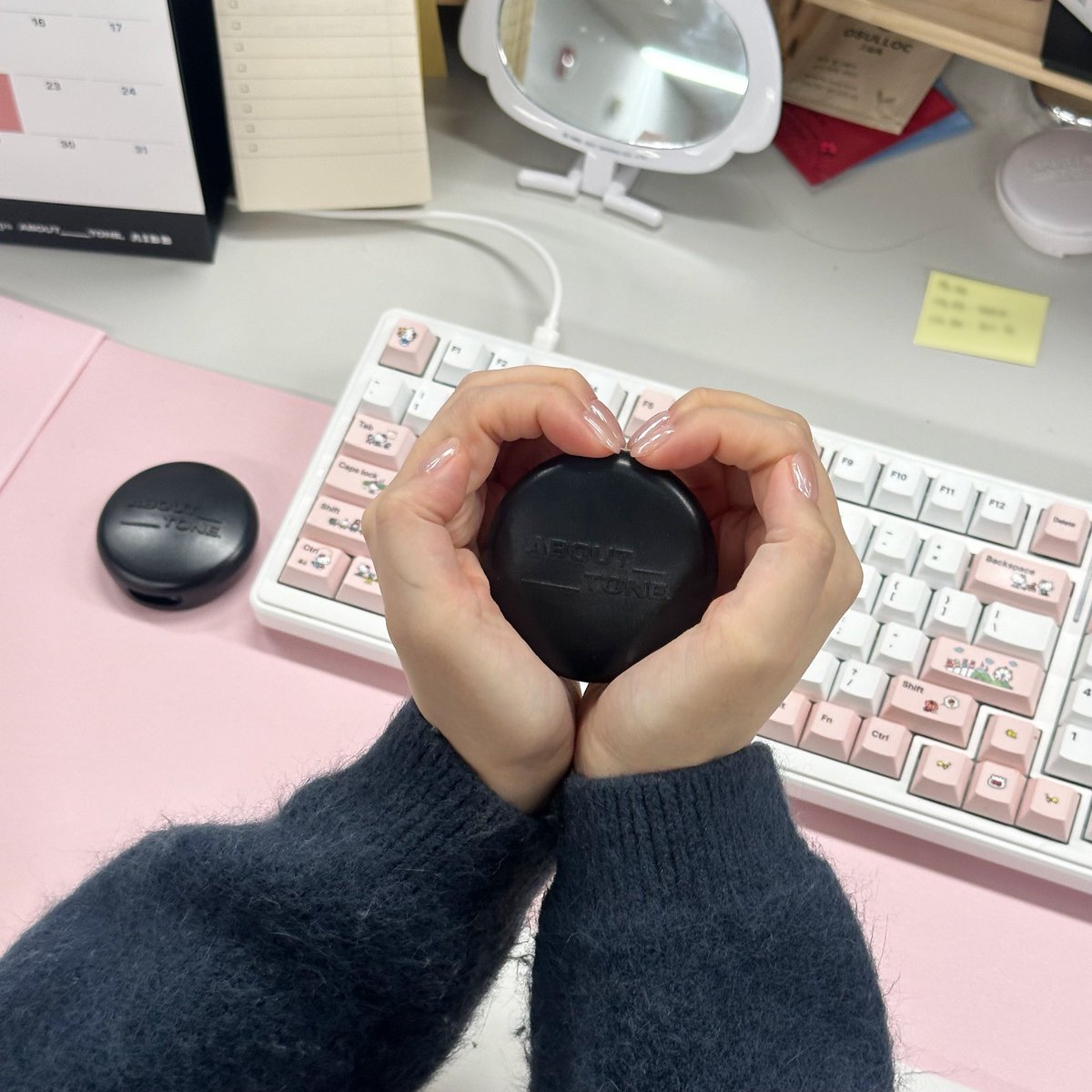 어바웃톤 tweet media