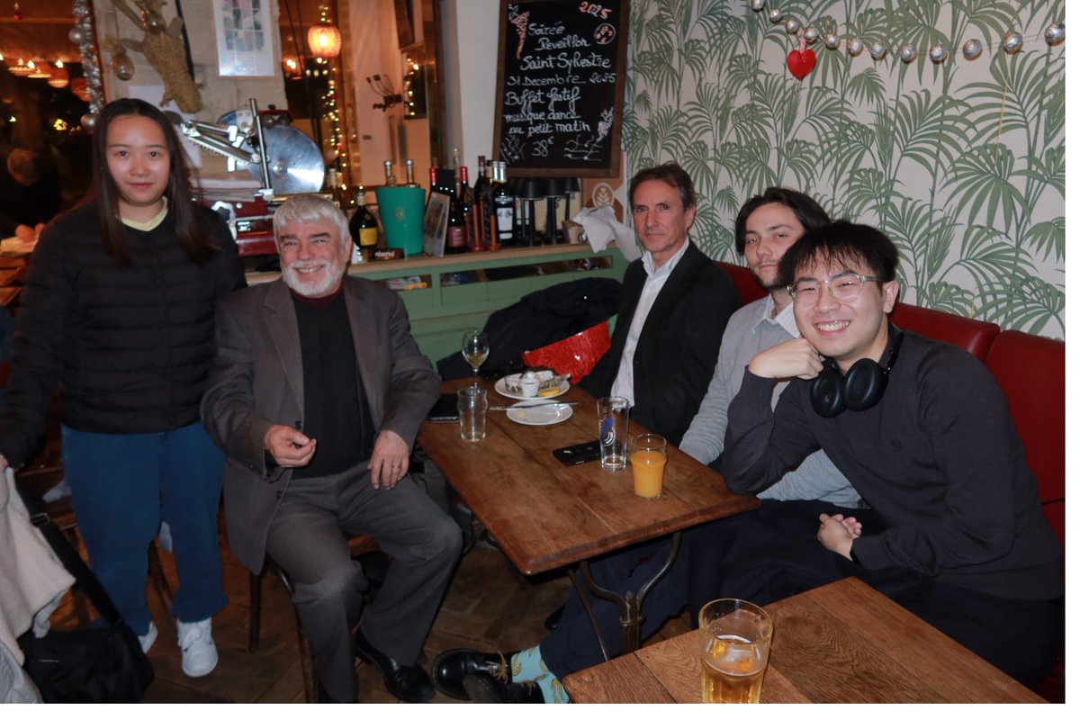 Hier soir, afterwork des étudiants et anciens élèves de traitement automatique des langues (TAL) à la #Galerie88, quai de l'hôtel de ville à Paris. Plus de deux heures pour se retrouver ou faire connaissance sous l'égide de l'#AAEALO
