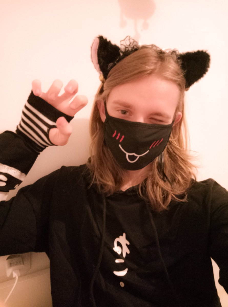 lplacuszekl's tweet photo. I'm a cat ^•ω•^
Meow Meow 🖤🤍
Happy femboy friday :3 https://t.co/uTiD9hmwSG