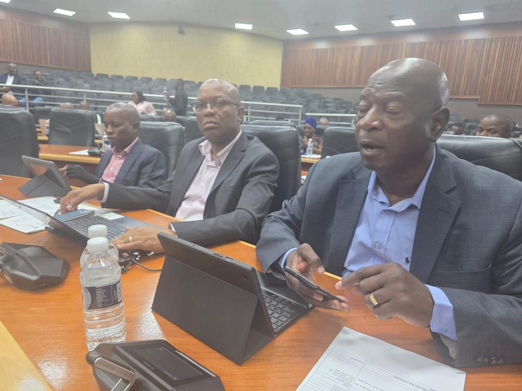 MpCoghsta's tweet photo. [IGR] - Critical issues pertaining to human settlements, cooperative governance and service delivery are under discussion. This as a meeting between Cooperative Governance, Human Settlements and Traditional Affairs (CoGHSTA) MEC and Executive Mayors and Political Heads . https://t.co/i95VtMZihj