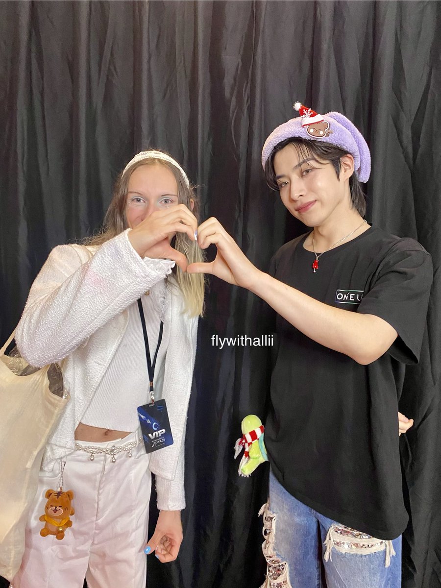 FlywithAllii's tweet photo. forever engraved in my heart and my mind 🌟
thank you for everything my precious Oneus, you are my sun and my moon, for eternity 🤍 https://t.co/9E55YufefS