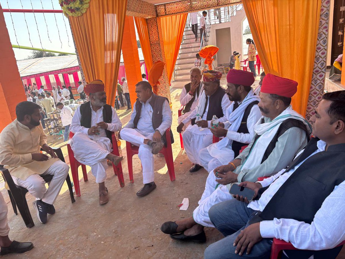 📌आज मेरे निर्वाचन क्षेत्र करौली के गांव राजपुर में प्यार सिंह जी की पोती के विवाह समारोह में होकर नवदंपति को आशीर्वाद दिया। परिवारजनों से मिलकर उनकी खुशियों में सहभागी बना और मंगलमय दांपत्य जीवन की शुभकामनाएं प्रेषित कीं।
#darshangurjarmla #आपणो_अग्रणी_करौली #mlakarauli #karauli