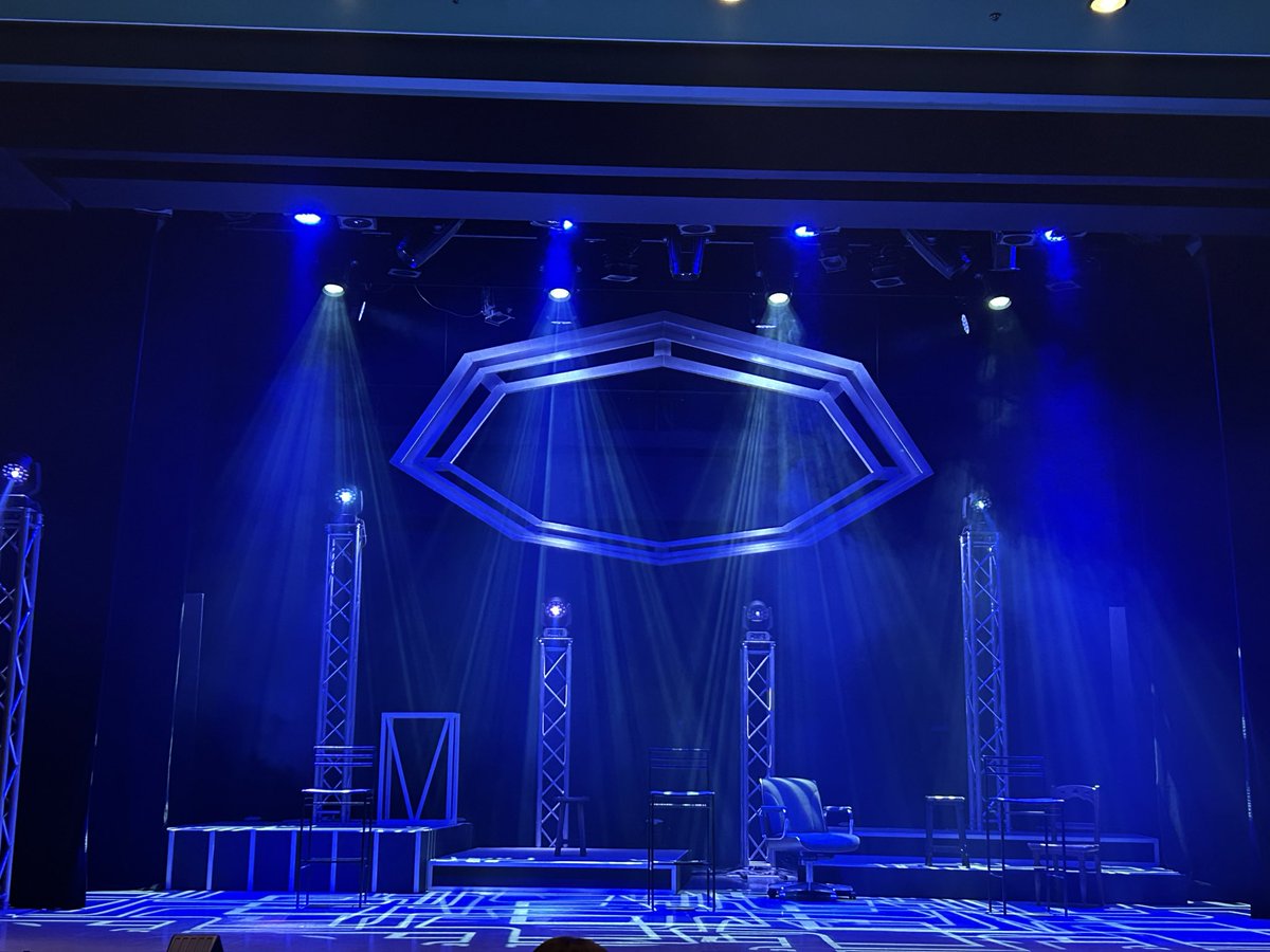 朗読劇を観にいったはずだがしかし！そこはライブ会場だった！

おもしろかったよぉ〜うおうおう

＃オッサンアイドル