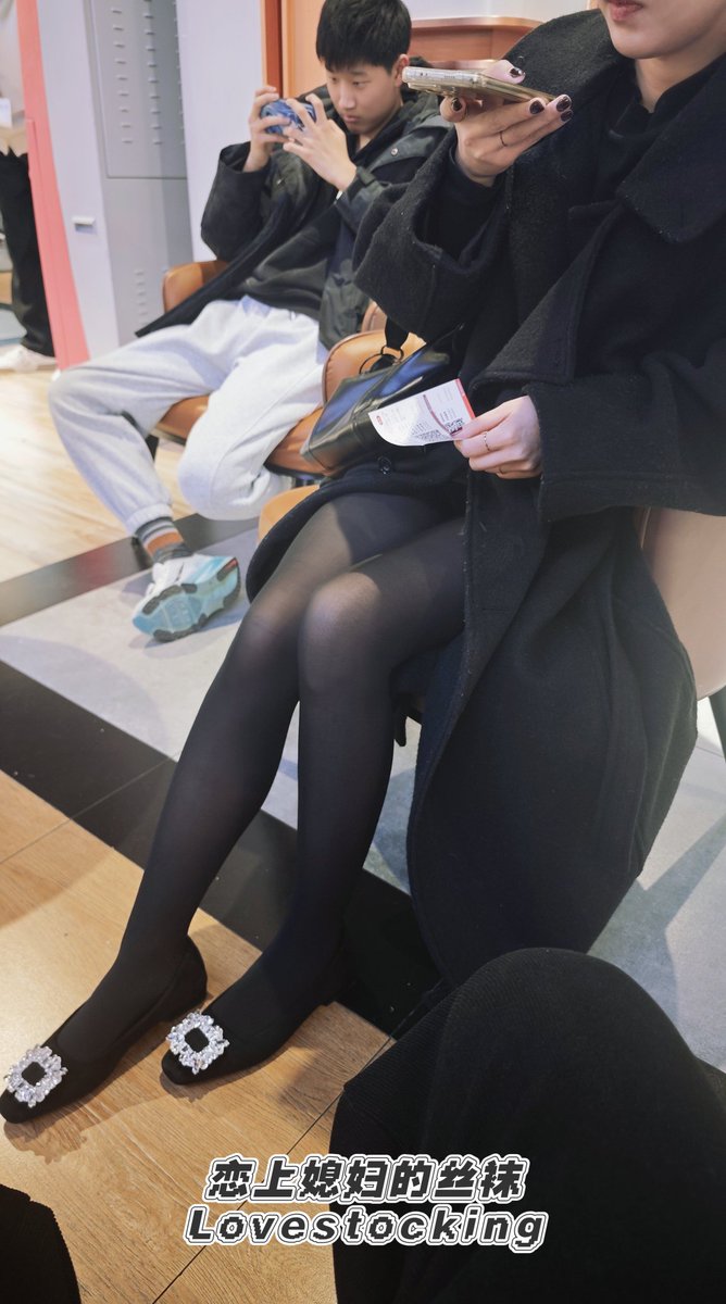 恋上媳妇的丝袜 tweet media
