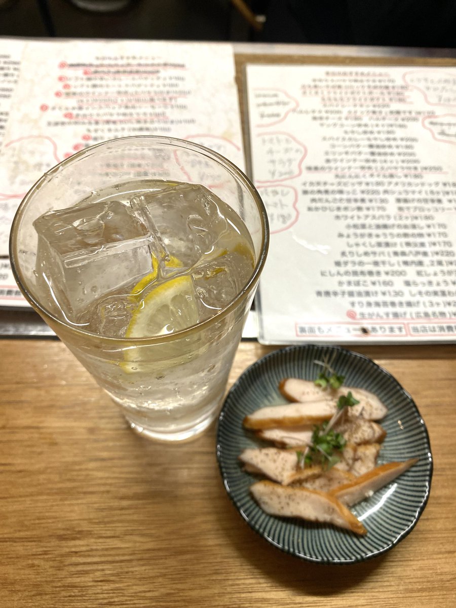 今宵は旧友呑み前に以前通ってた #高円寺 の立飲みで1人0の良き時間。
