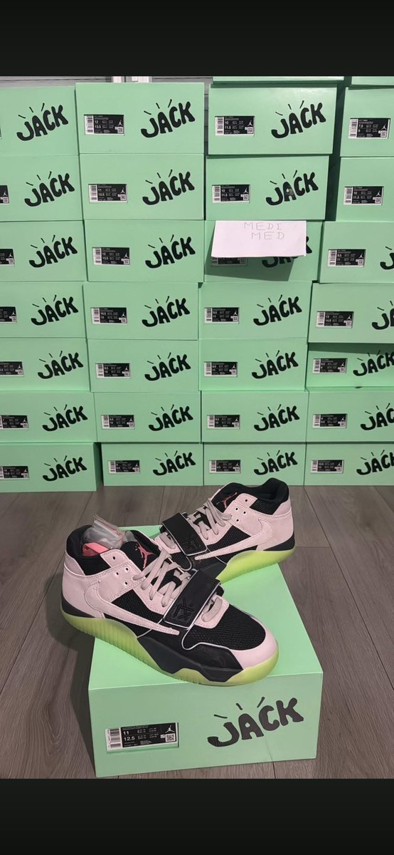 WTS Early 
Travis Jumpman Jack Chase B  
39x1 
40x2 
40,5x1 
41x2 
42x3
42,5x2
43x4
44x4
44,5x5
45x4
45,5x2
46x4
47,5x2
In hand meet up Paris ou ship