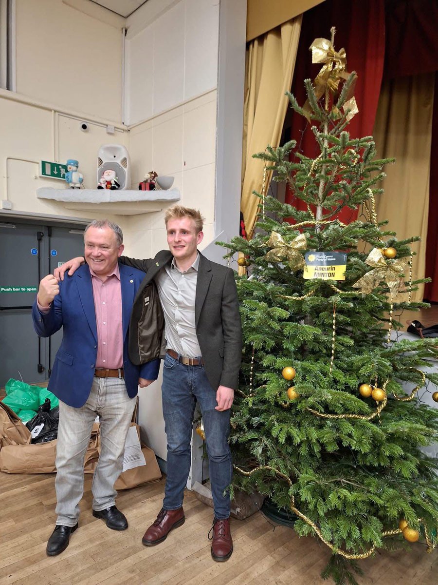 Great result for Aneurin Minton and the team - winning the Penyrheol seat on the Council with 60% of the vote🏴󠁧󠁢󠁷󠁬󠁳󠁿

He will work tirelessly for his community, and offer the positive vision that <a href="/Plaid_Cymru/">Plaid Cymru 🏴󠁧󠁢󠁷󠁬󠁳󠁿</a> will be offering all of Wales in May’s Senedd election. Diolch Caerffili!