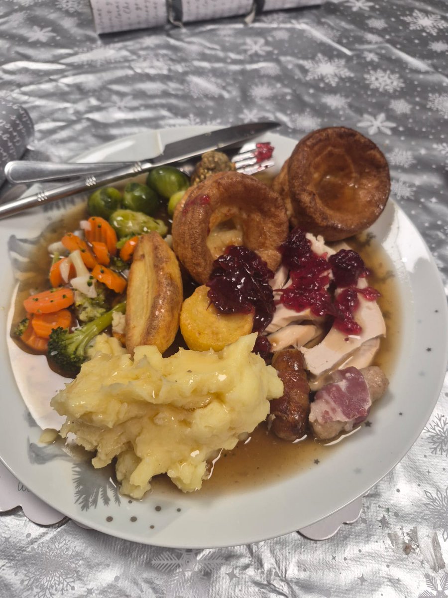 SunflowerChilds's tweet photo. What a feast! 😍 We absolutely loved our Christmas dinner at Sunflower Hyde yesterday. Every dish was delicious! A huge, heartfelt thank you to our incredible chef, Sam, for cooking up such a magical and memorable meal. You truly made our Christmas! 🍽️✨ #ChristmasDinner https://t.co/PHMLuRqSZT