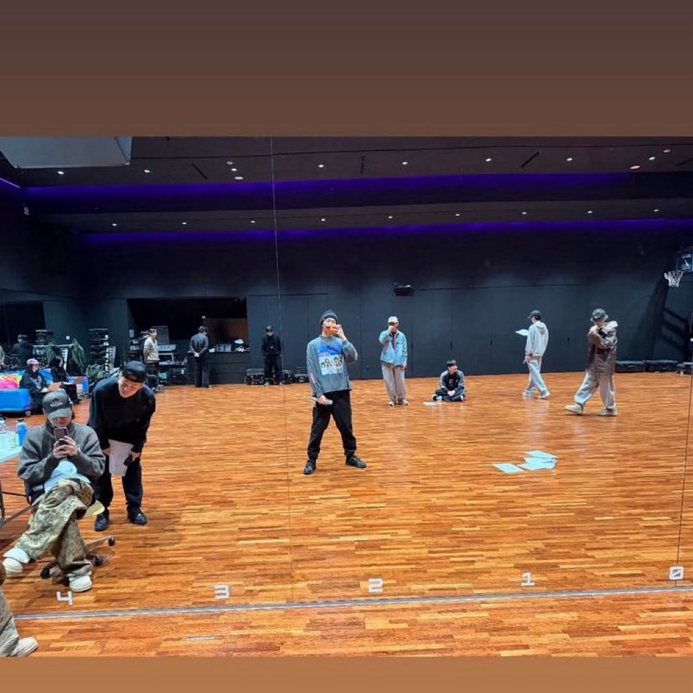 ナムさんインスタ♡ 7人数えたし、拡大しました✨ ジンくんも確認しま