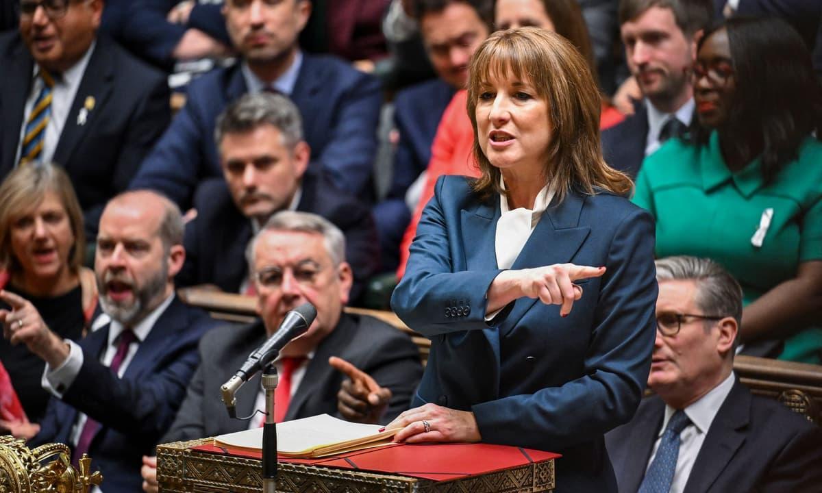 standardnews's tweet image. Revealed: Economy shrank 0.1% in October amid Budget leaks chaos standard.co.uk/news/politics/…