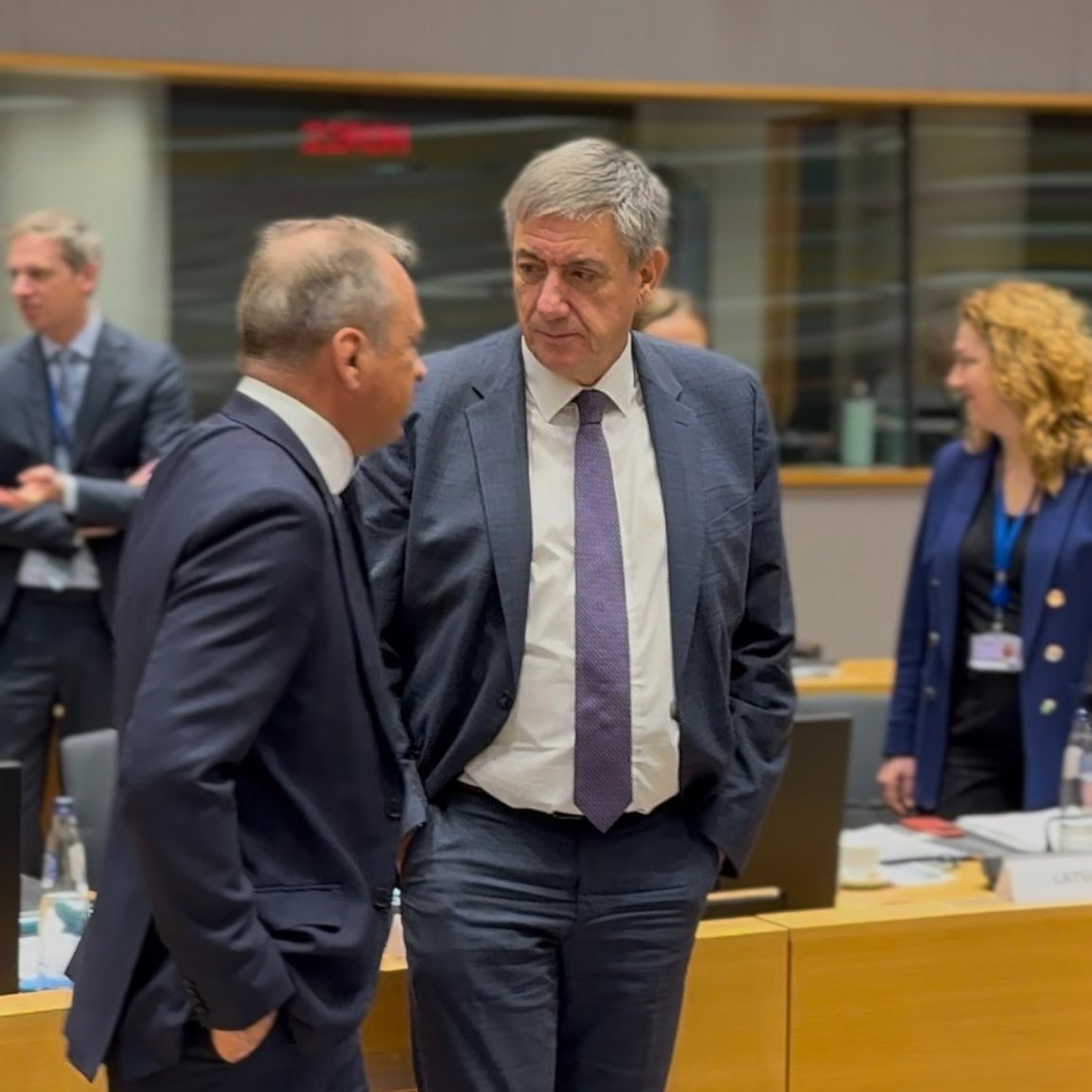 BelgiuminEU's tweet image. #ECOFIN | 🇧🇪 Deputy prime minister and finance minister @JanJambon takes part in the meeting of the 🇪🇺 Economic and Financial Affairs Council in Brussels today.

On the agenda ⇊
▪️ Digital euro and single currency package
▪️ Customs
▪️ Savings &amp;amp; investments union