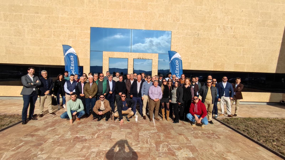 unit_seguros's tweet photo. Ayer celebramos la reunión de directores de diciembre de Unit Seguros 🤝

Un encuentro para cerrar el año, compartir aprendizajes y definir los retos de 2025.

Todo ello en la Bodega Casa La Ermita (Jumilla) 🍷
Seguimos construyendo juntos. https://t.co/KNb8XONTJI