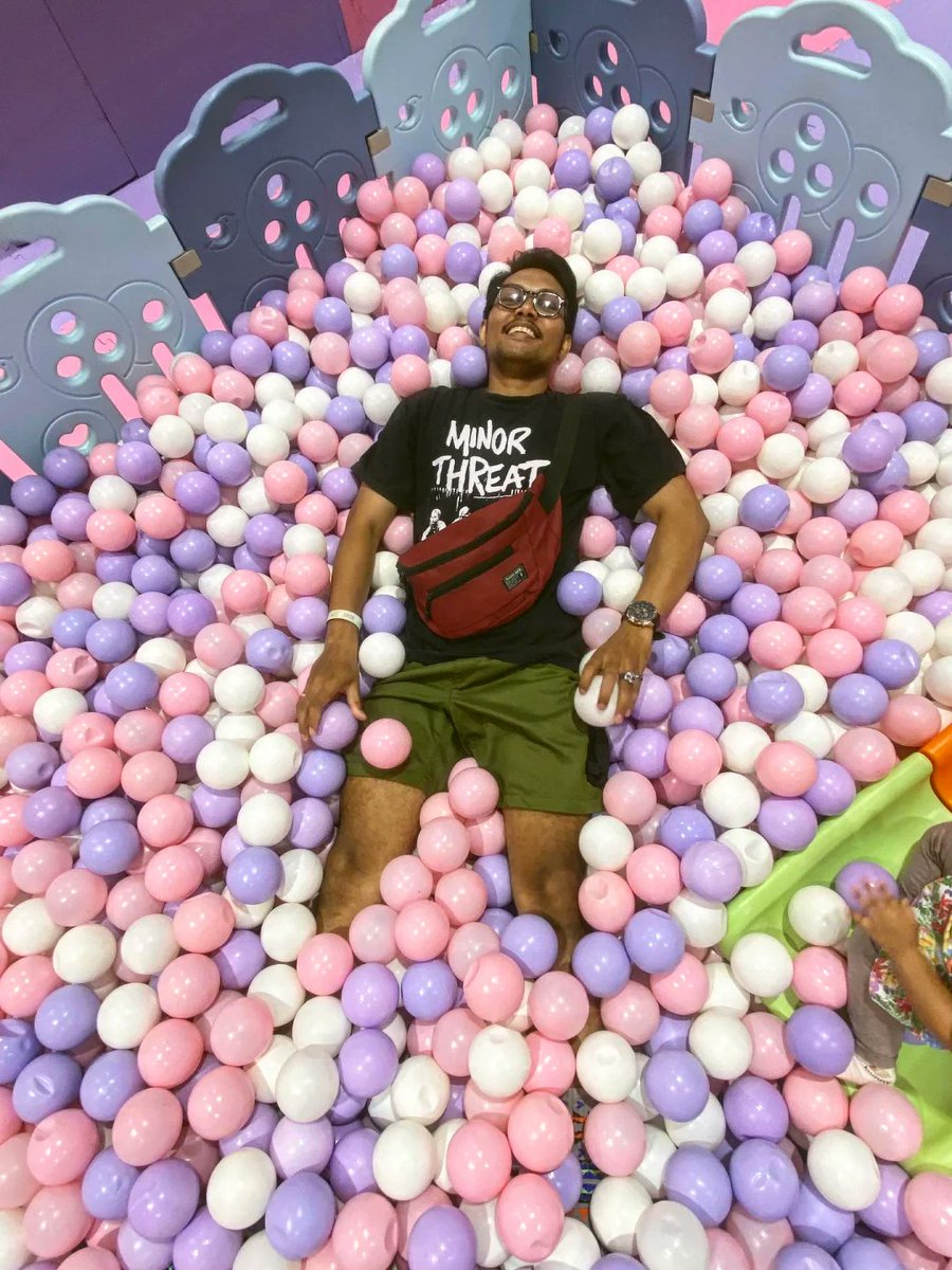 Kita butuh wahana main anak yang isinya orang dewasa 🤣