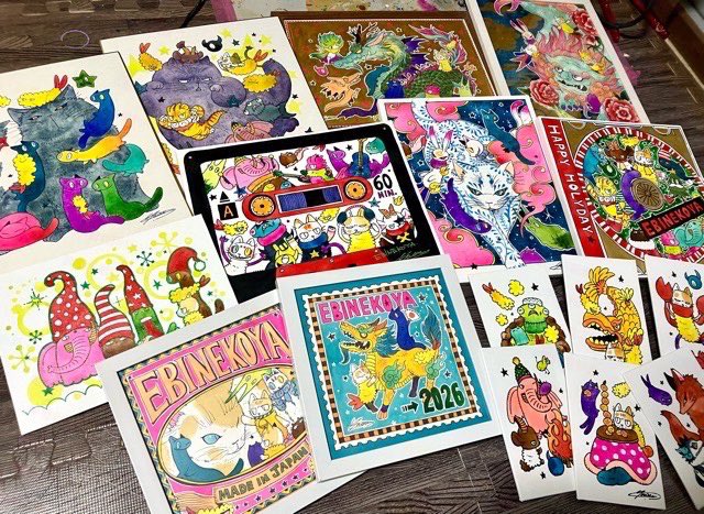 yasu_ebineko's tweet photo. 明日12/13〜14はポートメッセ名古屋で開催クリエーターズマーケットに出展！塗りたて冬 &amp;Xmasカラーソフビ、描きたて原画、縫いたて手のりエビフライストラップ、その他グッズなどなど！2号館M-163でお待ちしてます！
#クリマ https://t.co/2nXdjjt7tJ