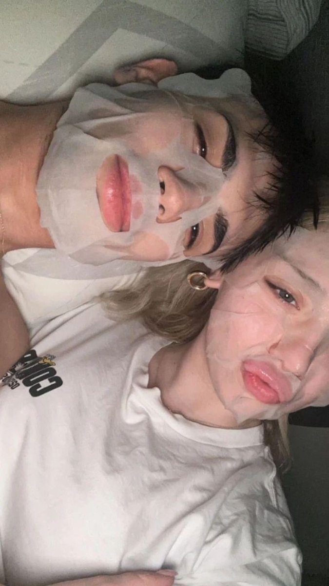 ㅤㅤㅤㅤ
ㅤㅤㅤ﹫ ciaraziegesar_.
 ㅤㅤㅤ ㅤ  insta post: 
 ㅤ"Happy birthday dumbass 🩷"
ㅤㅤㅤ