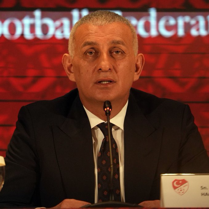 433GalatasarayI's tweet photo. Tarafsızlığını yitirmiş her konuşmasında Türkiye’nin en büyük kulübü Galatasaray'ı tehdit eden biri Türk futbolunu yönetemez. https://t.co/DALgDjnveR