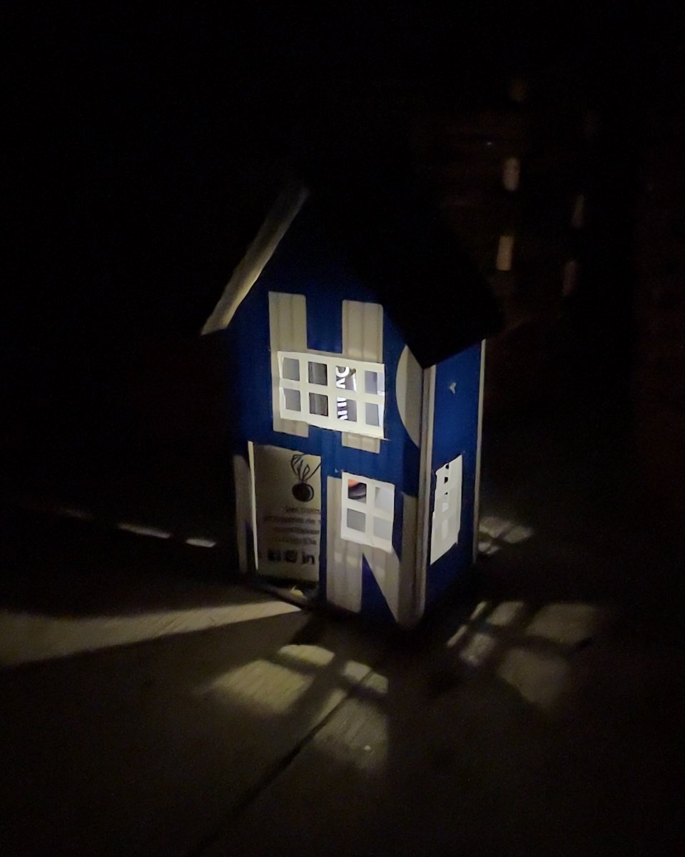 Robson Cezar's solar-powered house made from boxes from Whitechapel Market are on sale today but they are going fast! spitalfieldslife.com/2025/12/12/rob…