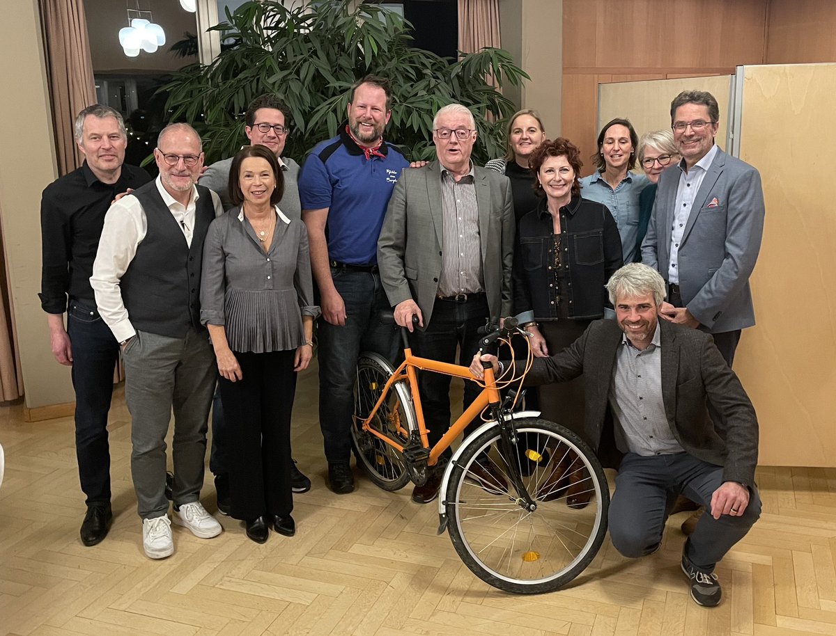mittewettingen's tweet photo. Die letzte Einwohnerratssitzung der Legislatur 2022/2025. Es war auch die letzte Sitzung von Gemeindeammann Roland Kuster und Gemeinderat Sandro Sozzi. https://t.co/3ScUzHIzDy