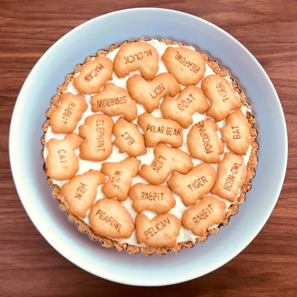 今日作ったやつって…昔作った、
『簡単レアチーズどうぶつ』みたい。

あれもビスケット部分が
水分を含んで膨らむんだよねー。

#公式クッキング部