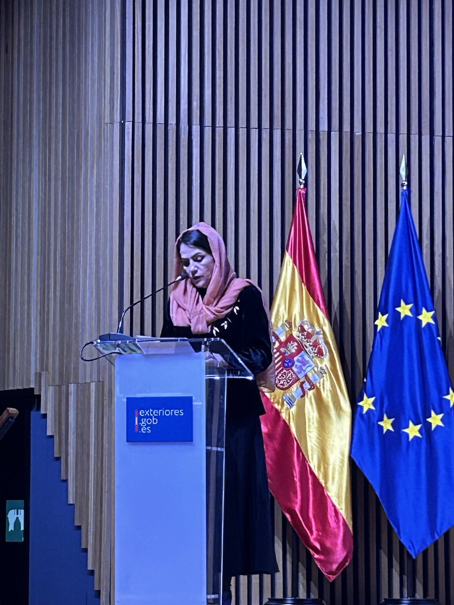 <a href="/SR_Afghanistan/">UN Special Rapporteur Richard Bennett</a> <a href="/Fawziakoofi77/">Fawzia Koofi</a> “#afghanwomen are allowed to beg but not to work as doctors. It’s anything that gives them dignity, that the #taliban are against”. #HearUs