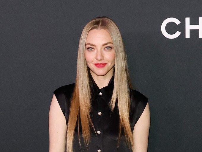 showsbuzzz's tweet photo. Amanda Seyfried Refuses to Apologize After Labeling Charlie Kirk 'Hateful  #amandaseyfried #CharlieKirk 

Read Full Story: https://t.co/mt5GSuMLOI https://t.co/mx934AyLrp