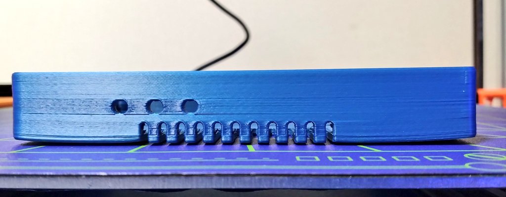 duca_400's tweet image. しばらくHT-PLA使ってみてるけど反りキツいなぁ🤔
耐熱上げるとやっぱりこういう感じになるんだな🤔
あと、熱のかかり方、冷え方による色ムラみたいなのが結構出る感じ👀
コールドプレートと相性悪いのか、周辺温度高い方が良いのか…🤔
#Polymaker
#HT-PLA