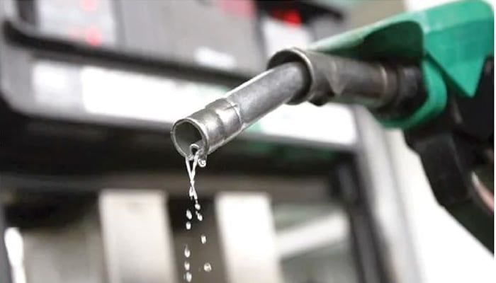 Before in time memorial, na NNPC <a href="/nnpclimited/">NNPC Limited</a> Dey announce fuel price increase and the whole country will engulf with protest! Pseudo economist will be jumping from tv to tv 

Today, na Alhaji Dangote <a href="/DangoteGroup/">Dangote Group</a> Dey announce fuel increase and decrease! 

What changed???