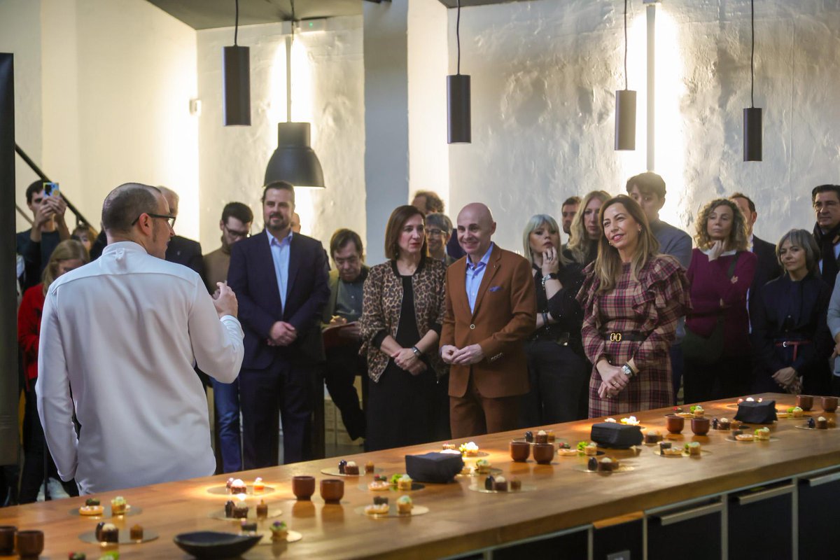 Zaragoza se posiciona como un destino turístico gastronómico de referencia en Europa, tras ser elegida por la UNESCO para formar parte de la Red de Ciudades Creativas del Mundo, en la categoría de gastronomía. 
La alcaldesa <a href="/ChuecaNatalia/">Natalia Chueca</a> ha presentado hoy el plan de acción que