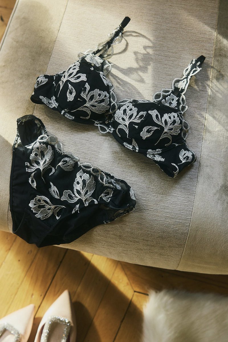 いよいよ発売スタート🖤／ Magnolia Tulle Lace Bra Setより 新色