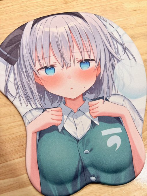 妖夢ちゃんの立体(ほぼ平面)マウスパッドのサンプル届きました〜!!
影の付き方で思ったよりある…?と思って横から見たらちゃんと薄い…!!!!! 