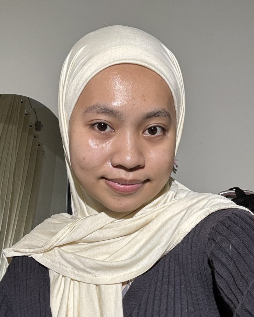 THINGS I DON'T REGRET TRYING: moisturizer yang ada kandungan EMAS✨

           Before                                  after