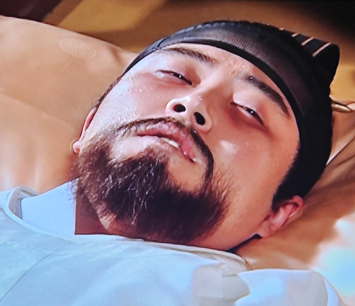 өндөр цол хэргэм хүртээгээд өөрийнхөө оточ болгоод байхад хайртай залууг нь цөлсөн гээд хааныгаа  дор нь хэвтэрт оруулаад авлаа
Д. Жангүм чинь ёстой хогийн хүүхэн байжээ, эмэгтэй хүн бол эмэгтэй л хүн байдаг юм бна
хэзээ ч итгэж болохгүй хүмүүс аж!