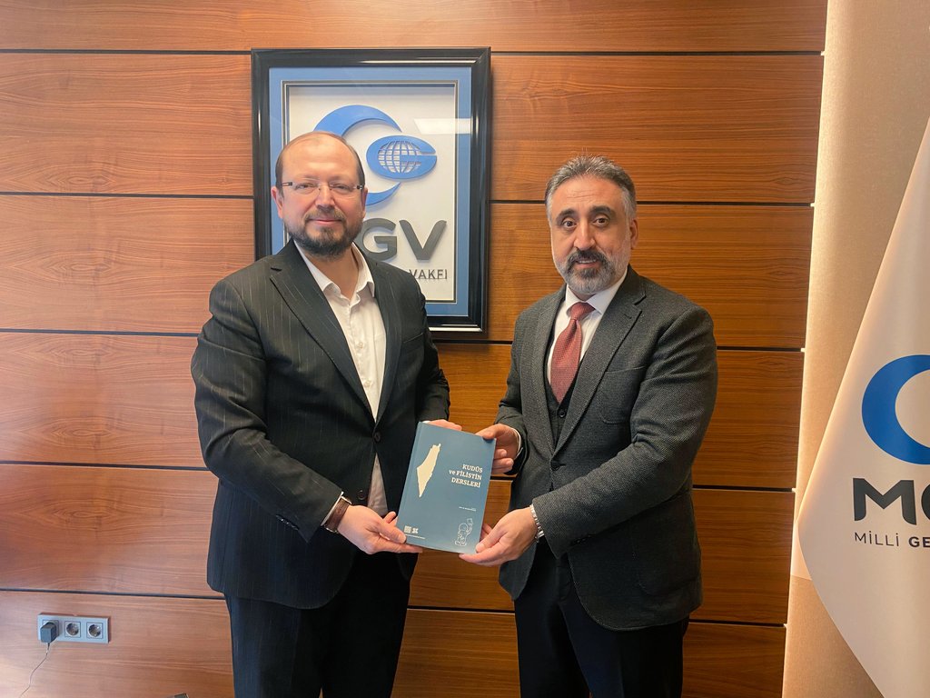 Rektörümüz Prof. Dr. İbrahim Özcoşar, AGD | MGV Genel Başkanı Salih Turhan'ı makamında nezaket ziyaretinde bulundu.

Ziyarette, Rektörümüz Prof. Dr. İbrahim Özcoşar “Kudüs ve Filistin Dersleri” adlı kitabı Sn.  Salih Turhan'a hediye etti.

Misafirperverlikleri dolayısıyla Başkan