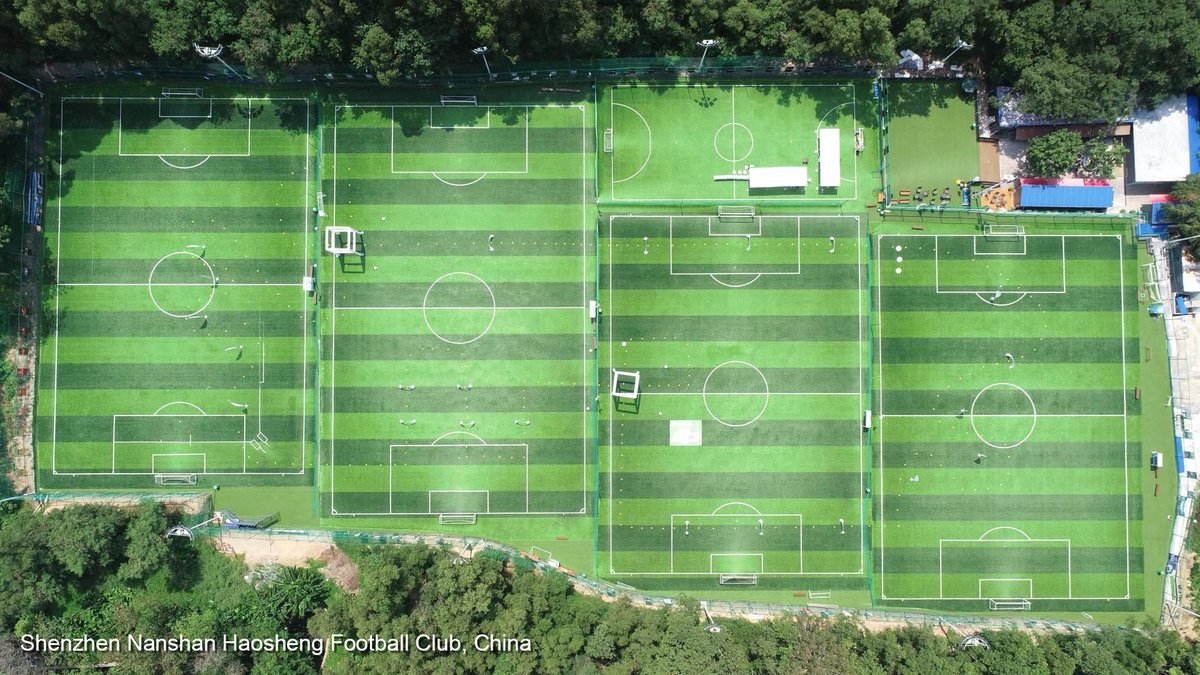 CCGrassChina's tweet image. Check out this extraordinary artificial turf football field complex in China – a football lover's paradise! ⚽️🌱
#footballfield #footballclub #artificialturf