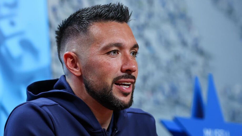 CantodoFCP's tweet photo. Francesco Farioli, à Sport-TV, após o triunfo sobre o Malmö:
«Foi importante vencer, apesar do resultado não melhorar a nossa posição.»
«A diferença de golos é importante e sofrer golo assim no fim fez-me sentir dor.»
«Devia ter sido uma vitória maior.»
#FCPorto #FCPMFF #UEL https://t.co/v3BJfppm9j