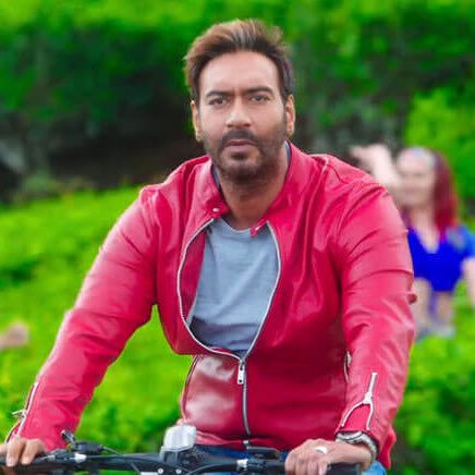 Bollywood2026's tweet photo. Exclusive: #KareenaKapoor and #SaraAliKhan team up for #Golmaal5 with #AjayDevgn. https://t.co/yFxwzWOtzY