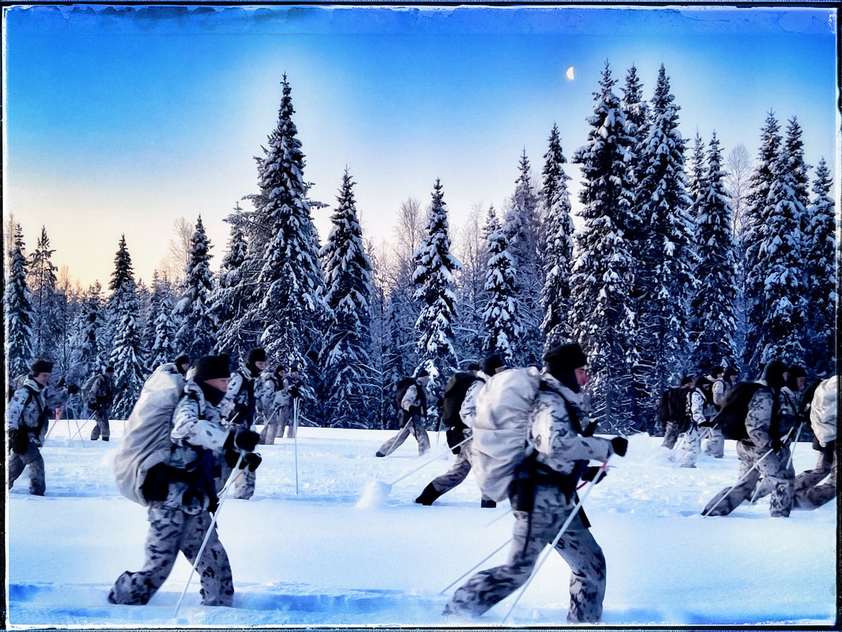 JuhaHollanti's tweet photo. #Lapjp’ssa käynnissä perinteinen Jääkärinmarssi, kesto 24 tuntia. Huomenna palkitaan yli 100 km hiihtäneet Jääkärimestarit!

Osaamme, koska tahdomme! #Sisu #Motivaatio 🫡🪖🇫🇮

#PohjoinenPitää #StrongerTogether #Jääkäriprikaati #Maavoimat https://t.co/hYO0xNEmve