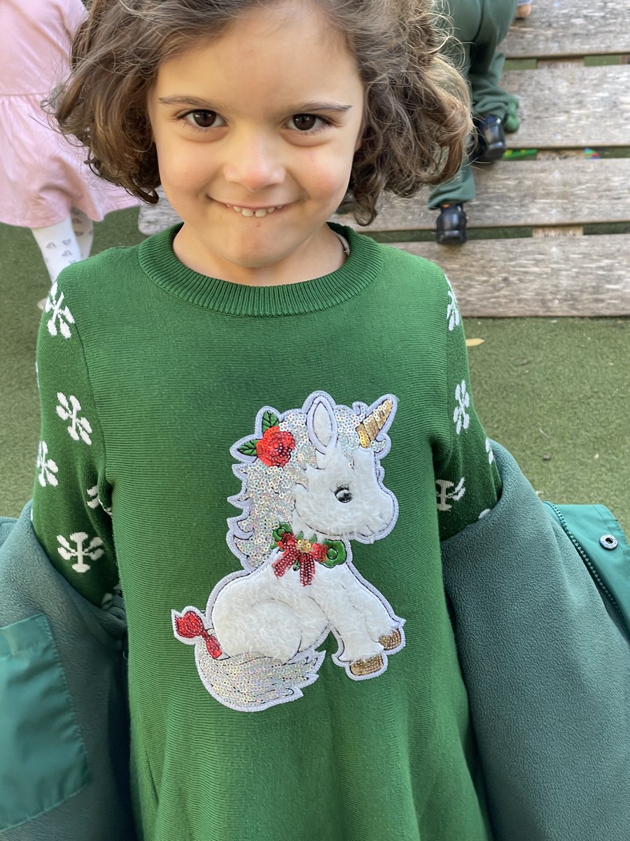 CavendishSchool's tweet photo. Last day of term today - we wish you all a very merry Christmas, happy, peaceful holidays and as the Germans say, a good slide into the new year. We can't wait to see you then!

#spiritedversatileachievers #wheregirlsdare #bestgirlsschool #camdenschool https://t.co/Fbp5vF4NdM